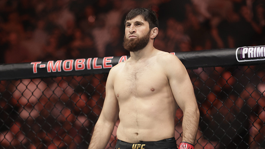 Анкалаев нокаутировал Гуськова в главном бою UFC Fight Night 282 в Абу-Даби Анкалаев нокаутировал Гуськова в главном бою UFC Fight Night 282 в Абу-Даби