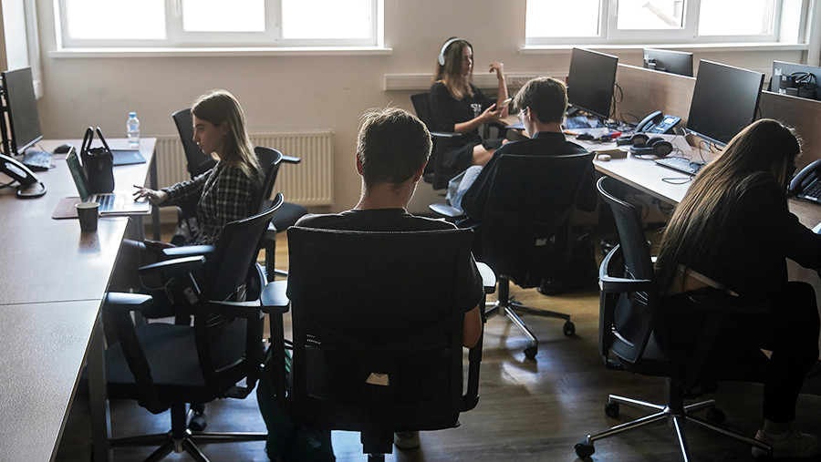 Корпоративные сервисы знакомств помогут найти спутника среди коллег по работе Корпоративные сервисы знакомств помогут найти спутника среди коллег по работе