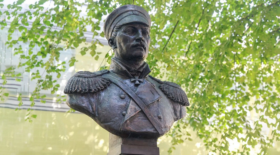 В Петербурге в день ВМФ открыли бюст адмирала Нахимова В Петербурге в день ВМФ открыли бюст адмирала Нахимова