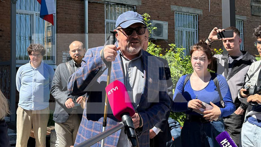 Экс-депутата Надеждина оштрафовали за демонстрацию экстремистской символики Экс-депутата Надеждина оштрафовали за демонстрацию экстремистской символики