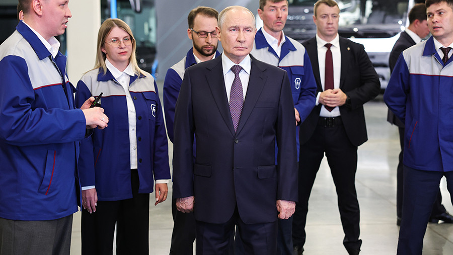 Путин назвал гибридные модели будущим автотранспорта Путин назвал гибридные модели будущим автотранспорта