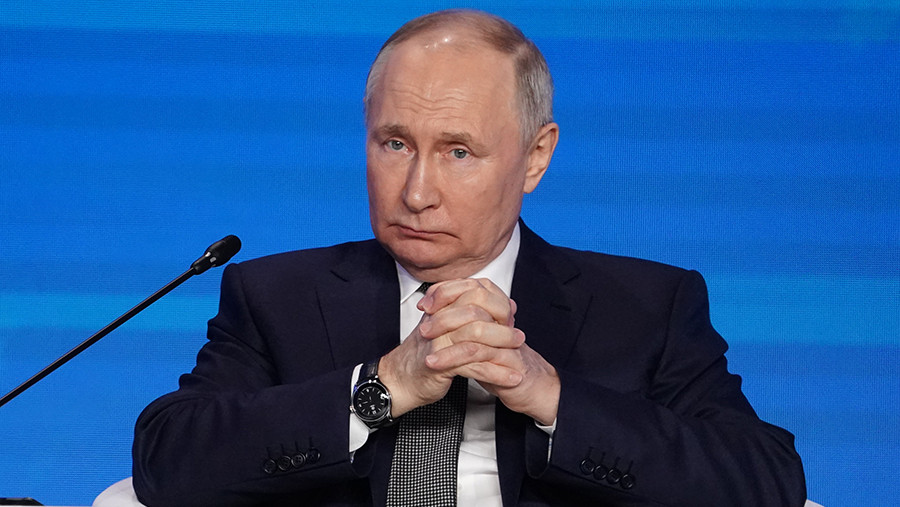 Путин отметил заложенный в россиянах «генетический код победителей» Путин отметил заложенный в россиянах «генетический код победителей»