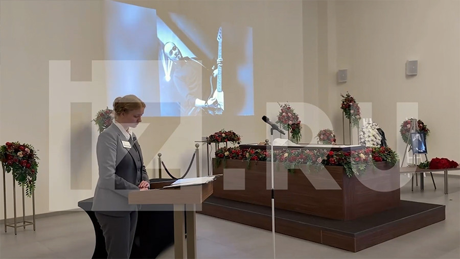 В Петербурге прошла церемония прощания с басистом «Кукрыниксов» Оганяном В Петербурге прошла церемония прощания с басистом «Кукрыниксов» Оганяном