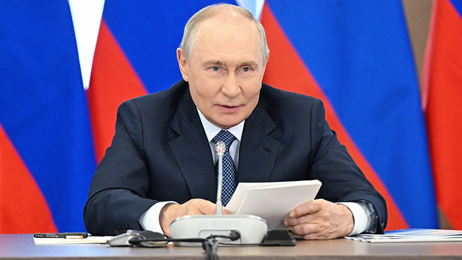 Путин заявил о неприятии в РФ неонацизма в идеологии властей Украины