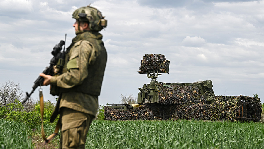 Боец рассказал о трехуровневой системе защиты от украинских БПЛА в Донбассе Боец рассказал о трехуровневой системе защиты от украинских БПЛА в Донбассе