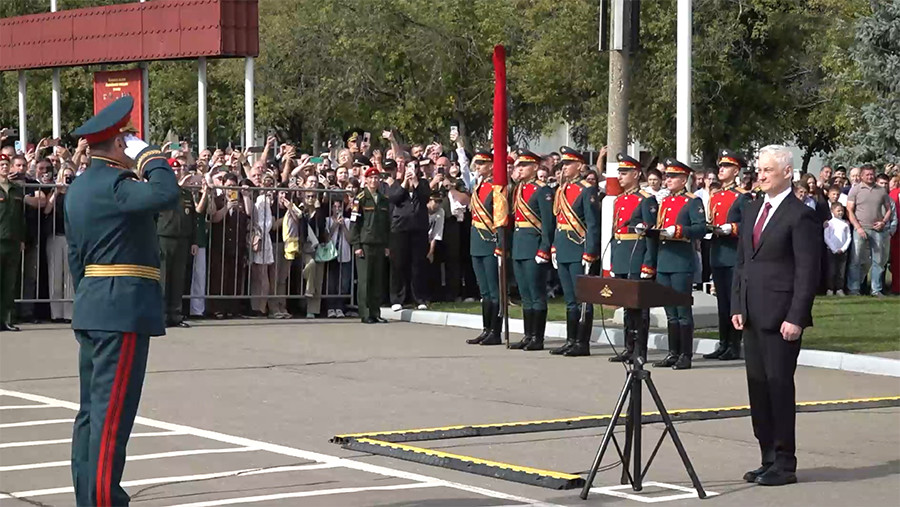 Московскому командному училищу присвоено почетное наименование «гвардейское» Московскому командному училищу присвоено почетное наименование «гвардейское»