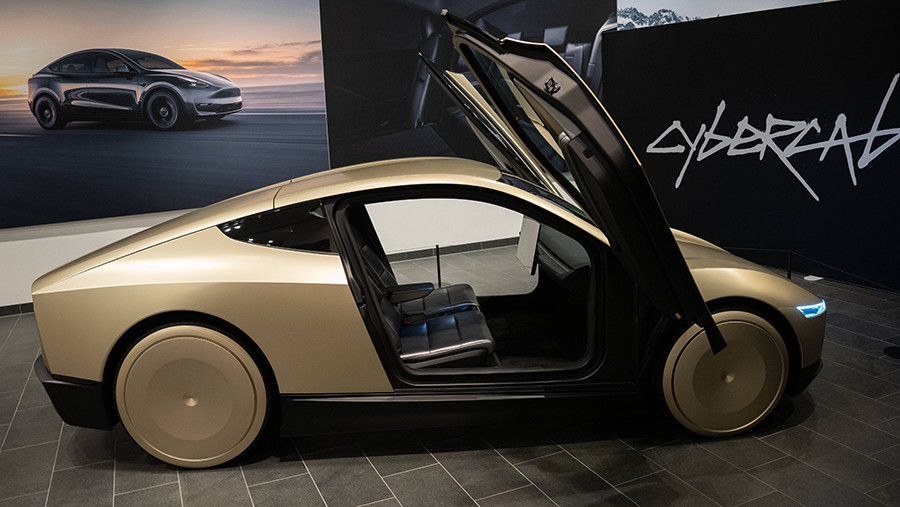 Безопасность беспилотных Tesla Cybercab вызвала вопросы в США