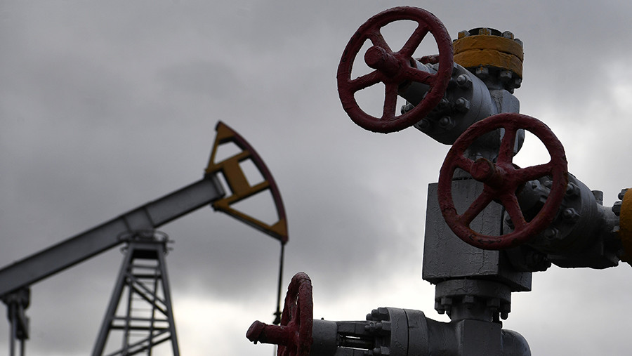 Цена нефти Brent превысила $100 впервые с 24 июля