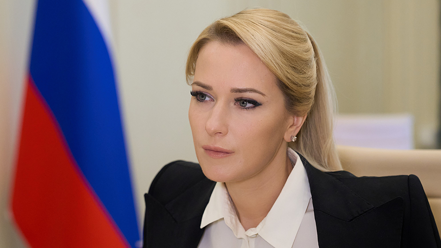 Лантратова пообщалась с эвакуированной из Алешек многодетной семьей