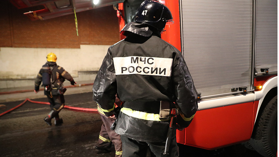 Несколько машин загорелись в Липецке из-за падения обломков БПЛА на парковку Несколько машин загорелись в Липецке из-за падения обломков БПЛА на парковку
