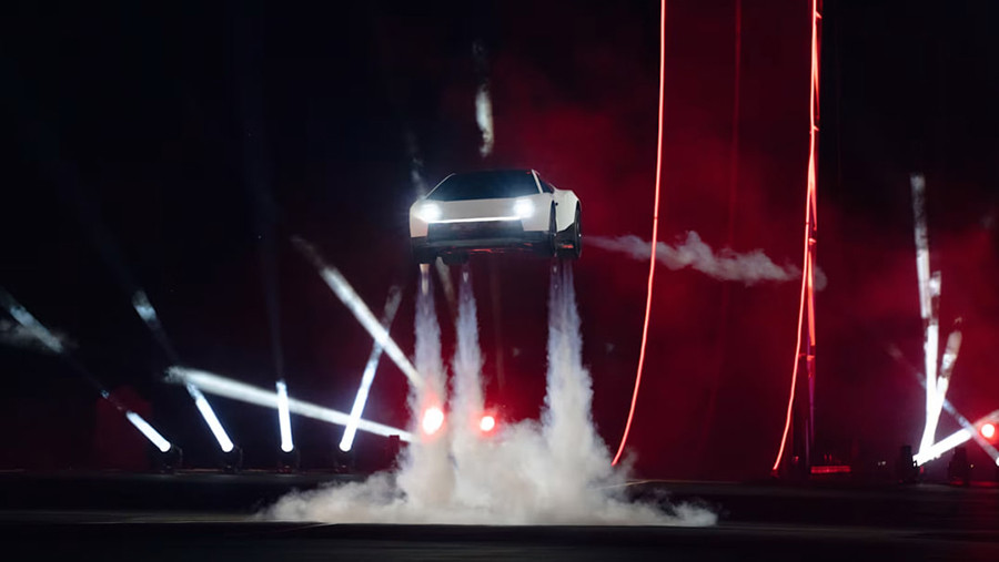 Tesla намерена начать производство летающего Roadster с 2028 года
