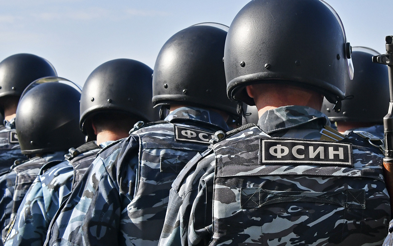 Сотрудник ФСИН погиб при нападении арестантов в поезде