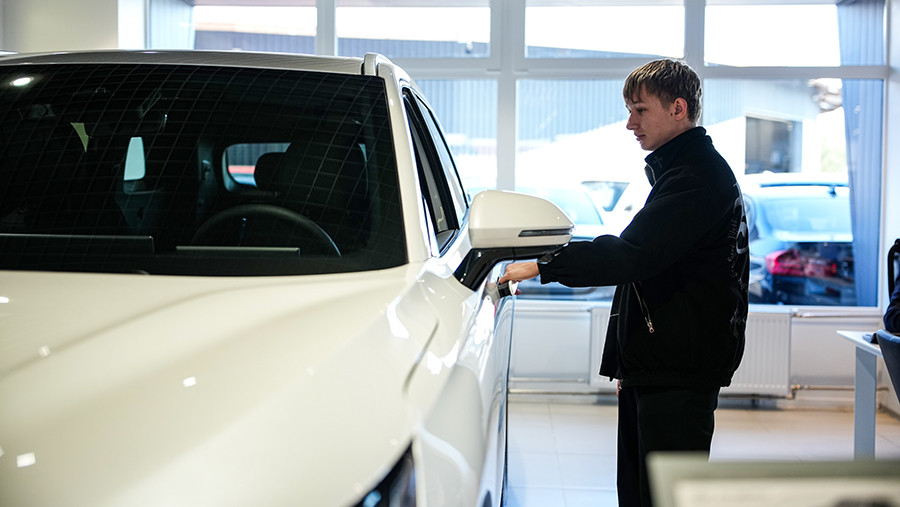 Продажи новых легковых автомобилей в России за неделю снизились на 9% Продажи новых легковых автомобилей в России за неделю снизились на 9%