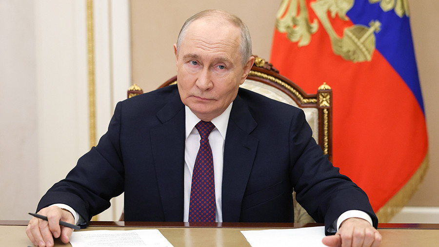 Путин отметил заслуги педагогов в воспитании силы духа героев СВО