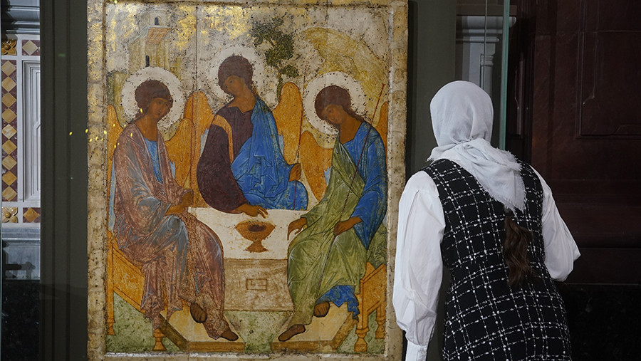 «Троицу» Рублева вернули в иконостас Троице-Сергиевой лавры «Троицу» Рублева вернули в иконостас Троице-Сергиевой лавры