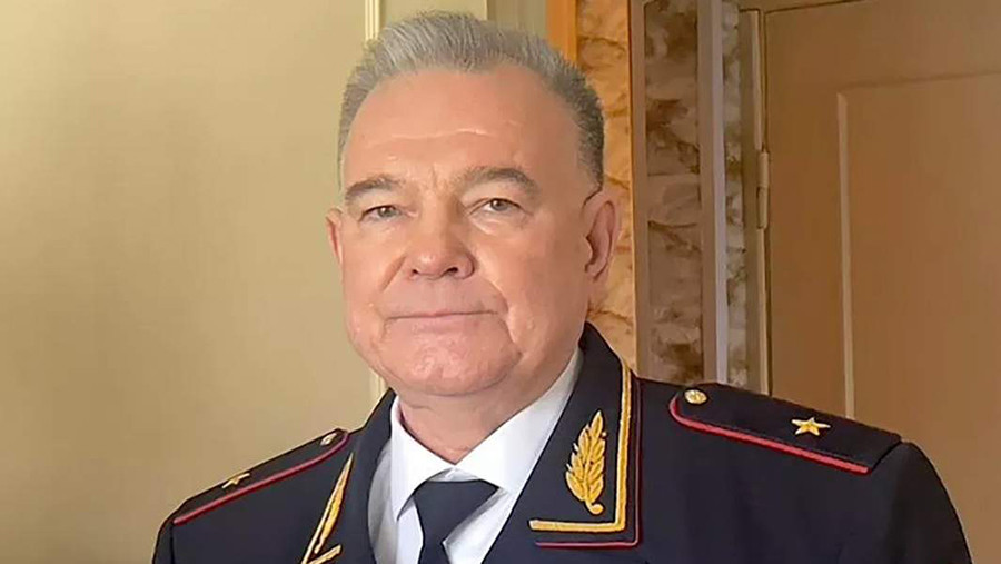 Генерал Мальков отдыхал в ресторане под домашним арестом Генерал Мальков отдыхал в ресторане под домашним арестом
