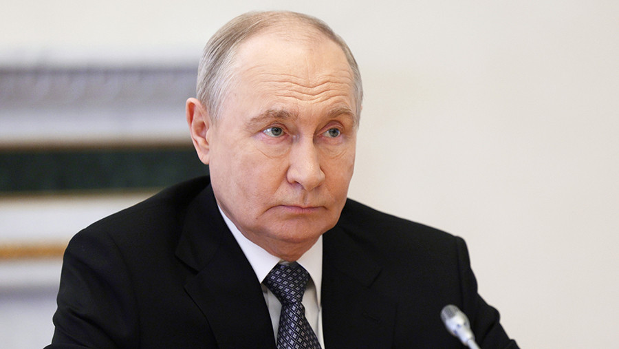 Путин попросил премьера госсовета КНР передать наилучшие пожелания Си Цзиньпину Путин попросил премьера госсовета КНР передать наилучшие пожелания Си Цзиньпину